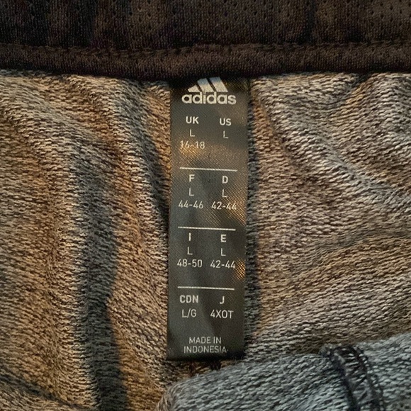 Adidas Women’s Athletic Shorts Size Large - Picture 6 of 8